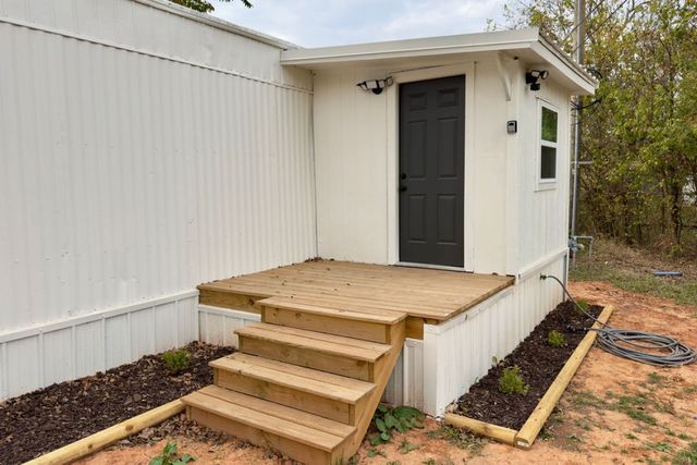 305 W Bryant Street, Elm Mott, TX 76640