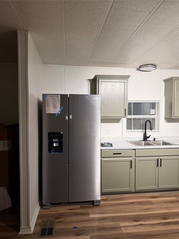 305 W Bryant Street, Elm Mott, TX 76640