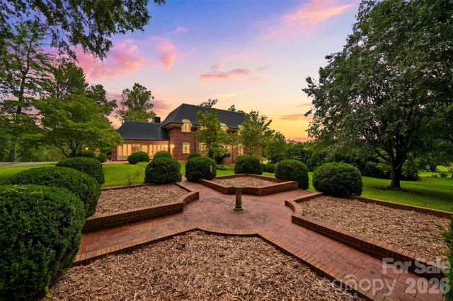2373 Wilkesboro Boulevard, Lenoir, NC 28645