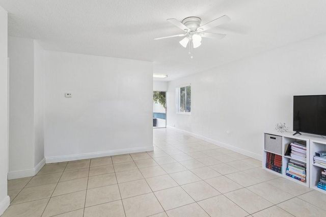 6888 NW 30th St, Sunrise, FL 33313