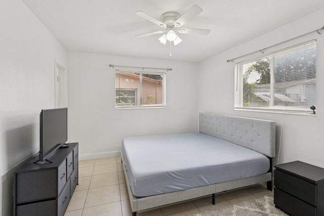 6888 NW 30th St, Sunrise, FL 33313