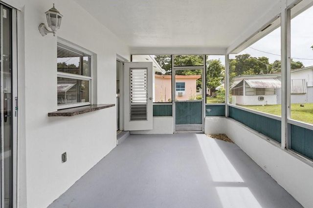 6888 NW 30th St, Sunrise, FL 33313