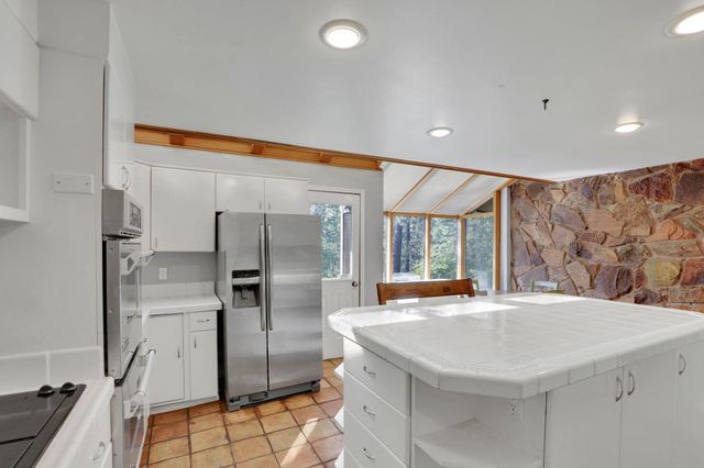 821 S Azalea Dr, Spokane, WA 99224