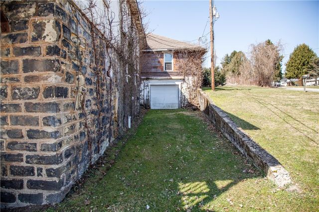 107 Madison St, Jefferson Twp, PA 15442