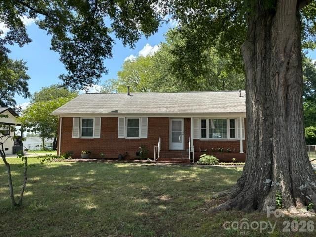 7644 Bramblewood Drive, Charlotte, NC 28217