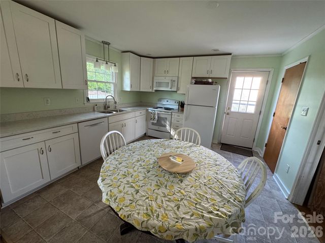 7644 Bramblewood Drive, Charlotte, NC 28217