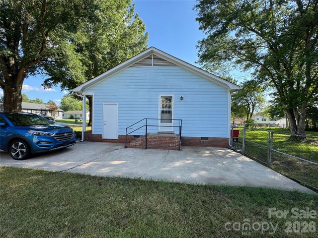 7644 Bramblewood Drive, Charlotte, NC 28217