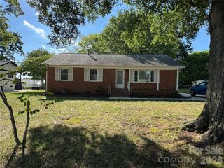 7644 Bramblewood Drive, Charlotte, NC 28217