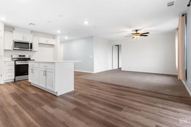 8627 Delcon Drive, Bakersfield, CA 93307