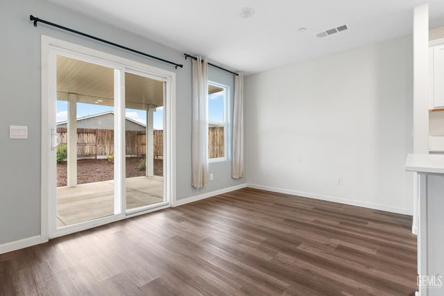 8627 Delcon Drive, Bakersfield, CA 93307