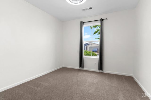 8627 Delcon Drive, Bakersfield, CA 93307
