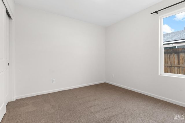 8627 Delcon Drive, Bakersfield, CA 93307