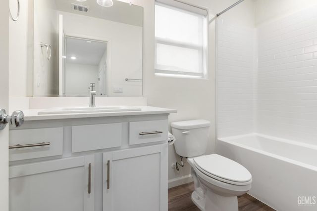8627 Delcon Drive, Bakersfield, CA 93307