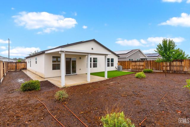 8627 Delcon Drive, Bakersfield, CA 93307