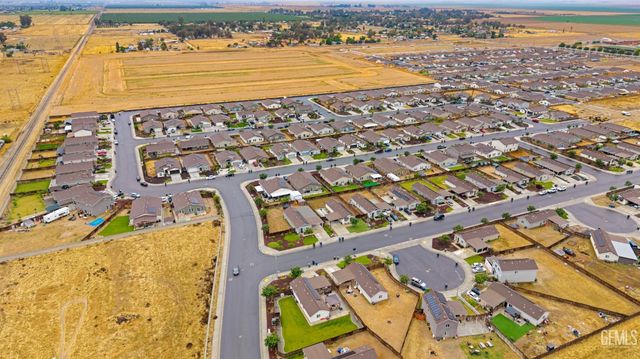 8627 Delcon Drive, Bakersfield, CA 93307