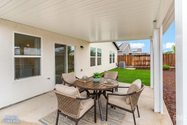 8627 Delcon Drive, Bakersfield, CA 93307