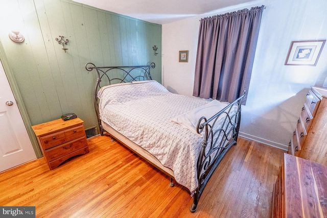 33 STRATFORD AVENUE, Ewing, NJ 08618