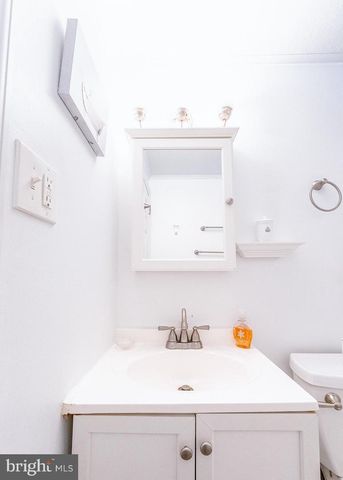 33 STRATFORD AVENUE, Ewing, NJ 08618