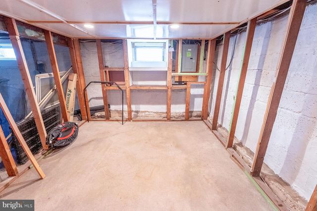 33 STRATFORD AVENUE, Ewing, NJ 08618