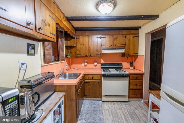 33 STRATFORD AVENUE, Ewing, NJ 08618