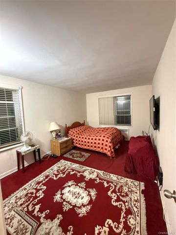 84-55 Daniels Street 5C, Briarwood, NY 11435