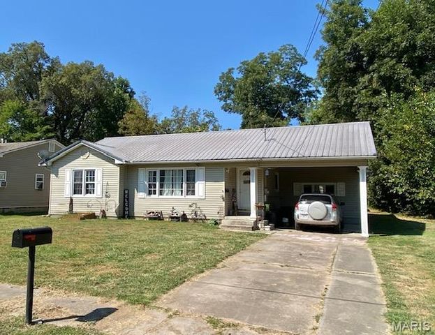 322 S Locust Street, Dexter, MO 63841