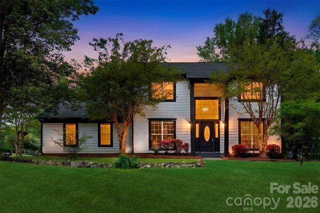 8413 Woodford Bridge Drive, Charlotte, NC 28216