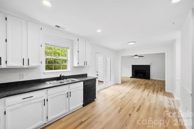 8413 Woodford Bridge Drive, Charlotte, NC 28216