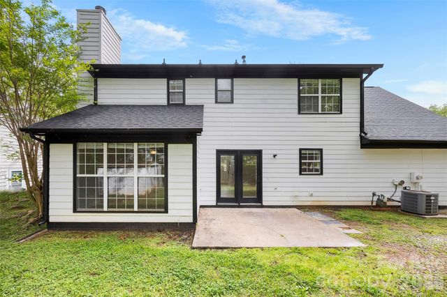 8413 Woodford Bridge Drive, Charlotte, NC 28216