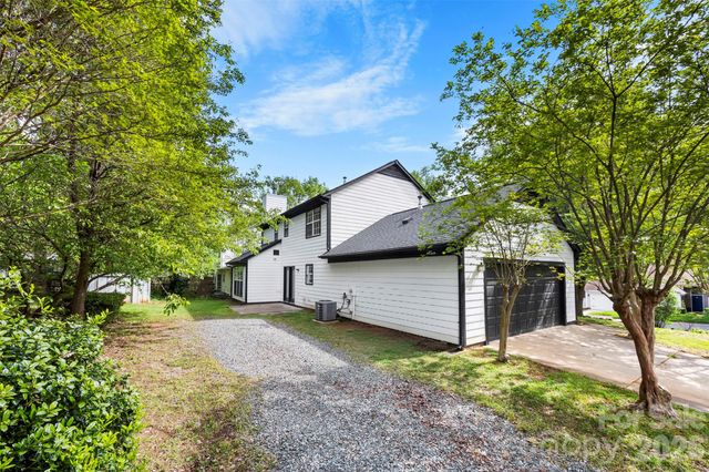 8413 Woodford Bridge Drive, Charlotte, NC 28216