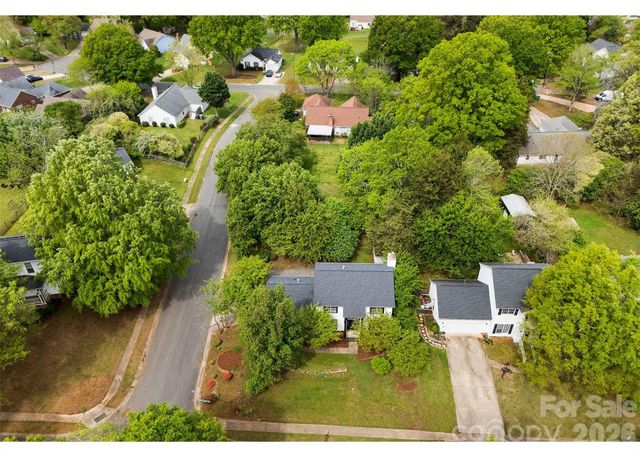 8413 Woodford Bridge Drive, Charlotte, NC 28216