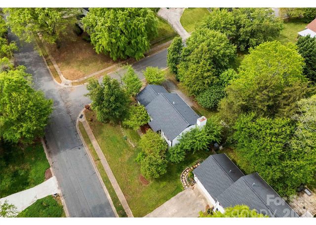 8413 Woodford Bridge Drive, Charlotte, NC 28216