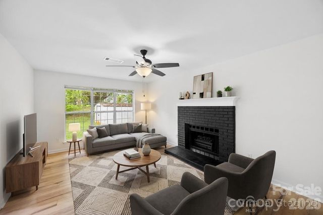 8413 Woodford Bridge Drive, Charlotte, NC 28216