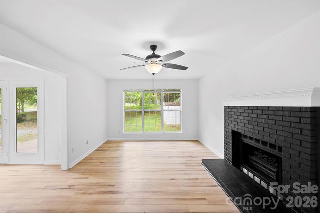 8413 Woodford Bridge Drive, Charlotte, NC 28216