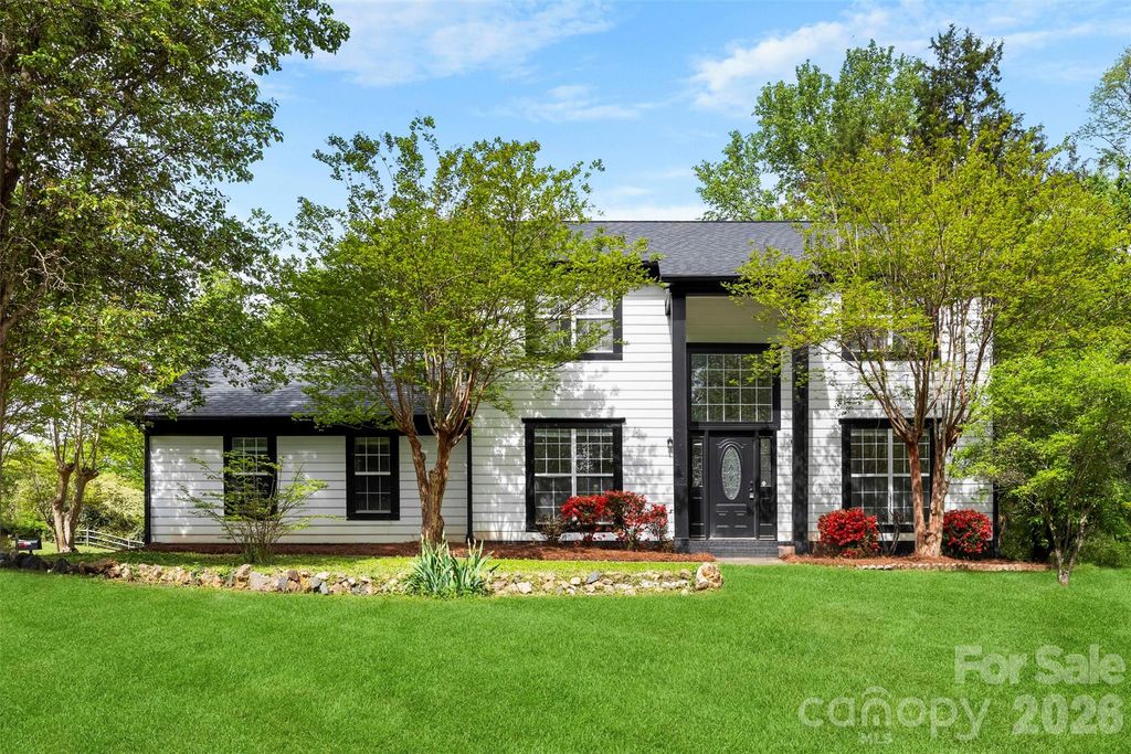 8413 Woodford Bridge Drive, Charlotte, NC 28216