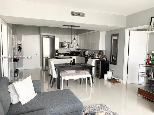 92 SW 3rd St 2312, Miami, FL 33130