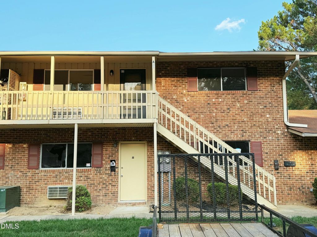 130 S Estes A11, Chapel Hill, NC 27517