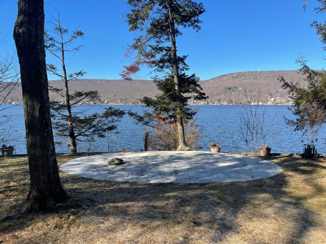 53 Woods Road, Greenwood Lake, NY 10925