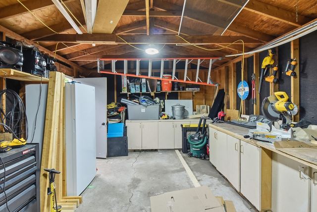 1221 N 21ST Street, Council Bluffs, IA 51501