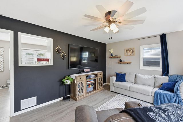 1221 N 21ST Street, Council Bluffs, IA 51501