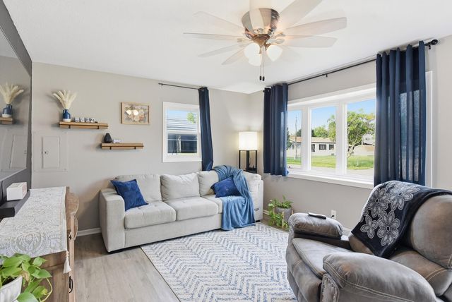 1221 N 21ST Street, Council Bluffs, IA 51501