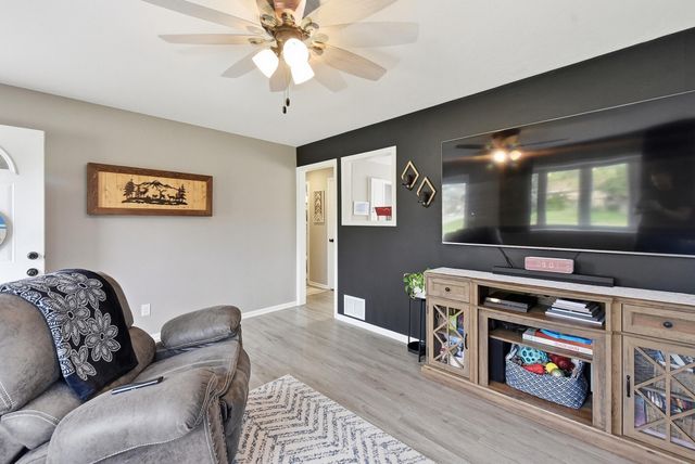 1221 N 21ST Street, Council Bluffs, IA 51501