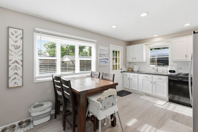 1221 N 21ST Street, Council Bluffs, IA 51501