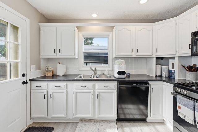 1221 N 21ST Street, Council Bluffs, IA 51501