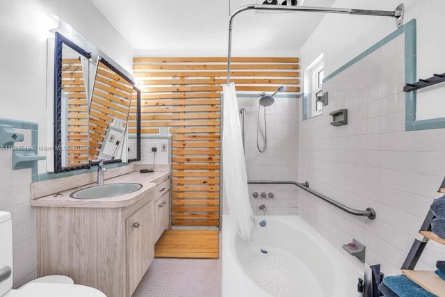 100 NW 123rd St, North Miami, FL 33168