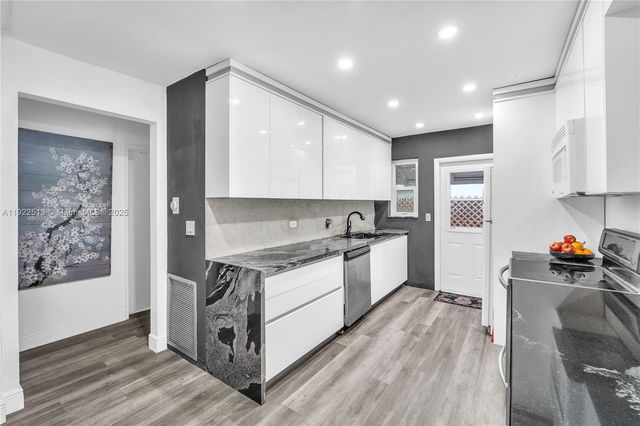 100 NW 123rd St, North Miami, FL 33168