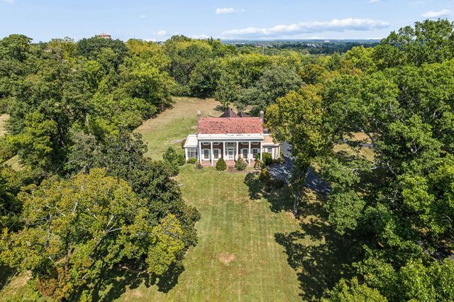 820 Overton Ln, Nashville, TN 37220