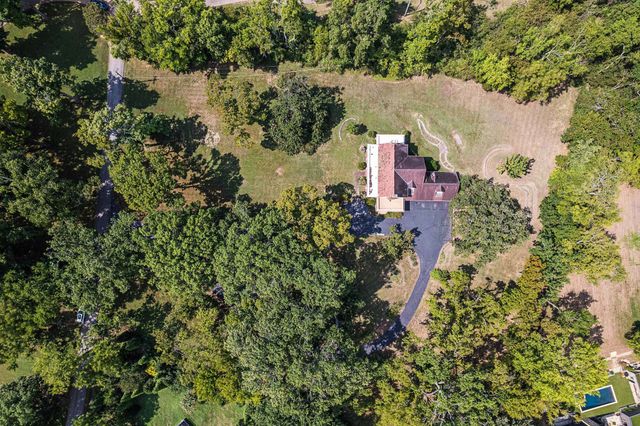 820 Overton Ln, Nashville, TN 37220