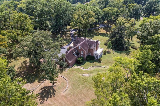 820 Overton Ln, Nashville, TN 37220