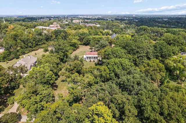 820 Overton Ln, Nashville, TN 37220